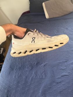 On Cloudtilt sneakers in a light grey/off-white colorway