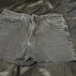 women’s black jean shorts 28 in waist