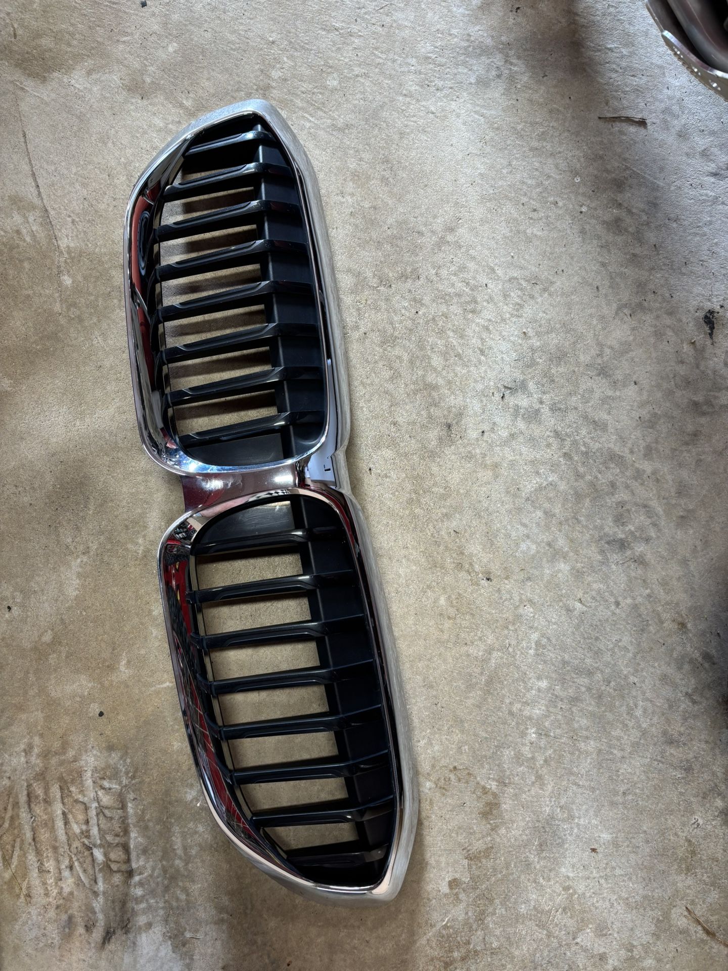 19 20 21 22 BMW 330i M340i Front chrome Bumper Grille G20 OEM good condition $125