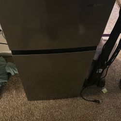 Vissani Mini Fridge 