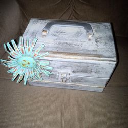 Nice metal box hand painted and decorated. Perfect as a CD holder or recipe box