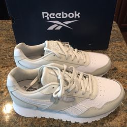 New Never Worn Reebok Tennis Shoes