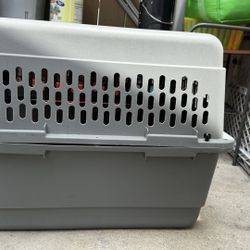 Dog/ Cats Crate Size S/M 