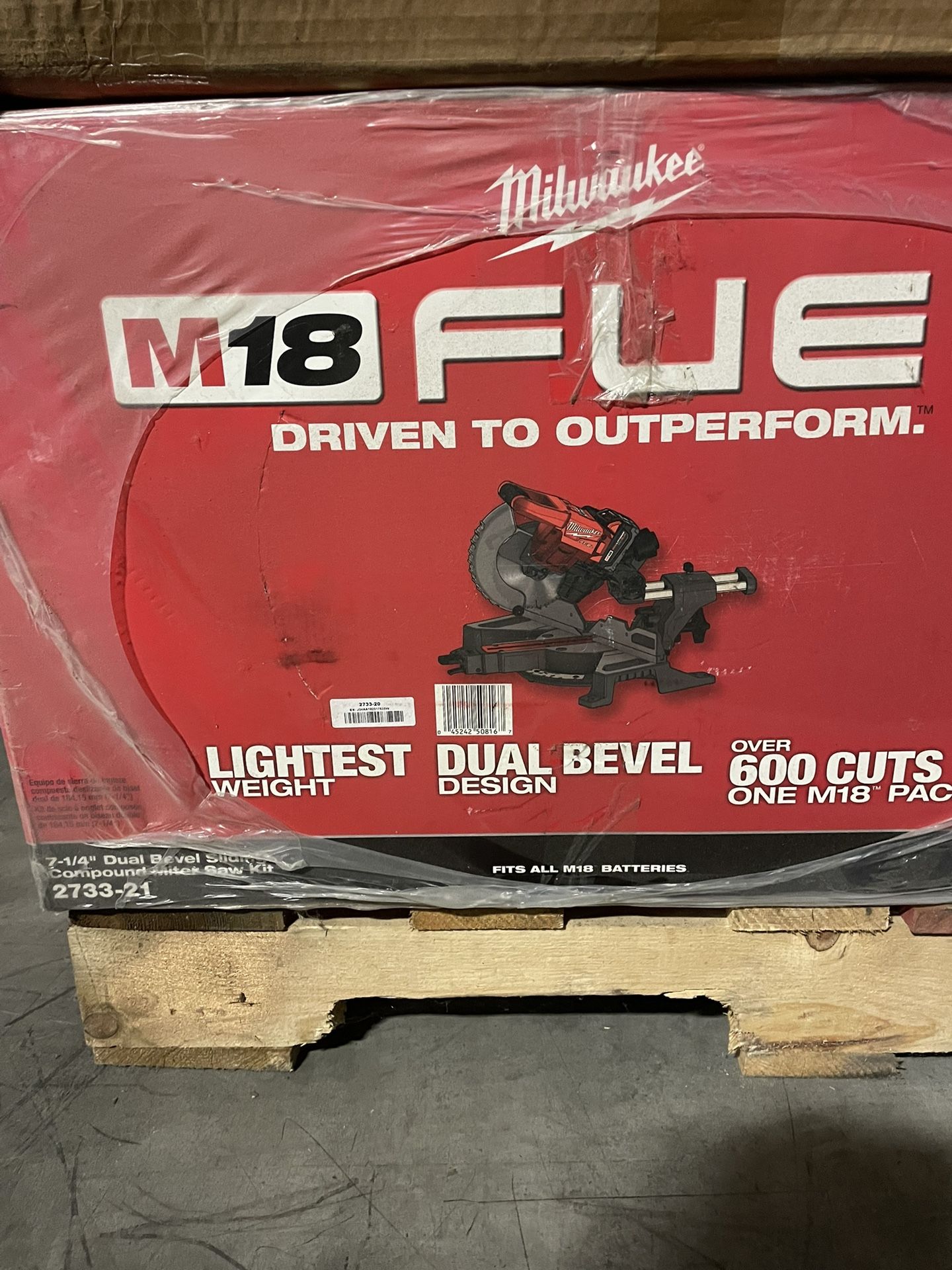 Milwaukee M18 Fuel 12" Dual Bevel Sliding Compound Miter Saw Kit