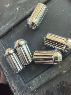 30 lug nuts no key