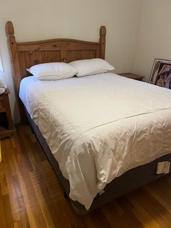 Rustic Wood Queen Bedroom Set – $600