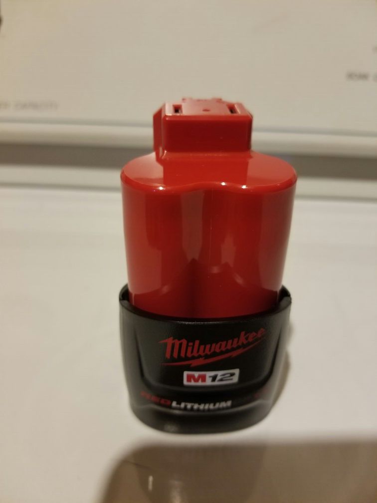 MILWAUKEE M12 RED LITHIUM ION BATTERY