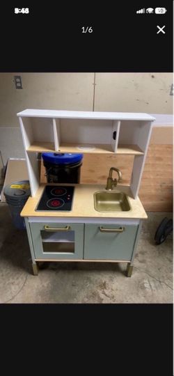 LOW PRICE MOVING- TODLER PLAY KITCHEN