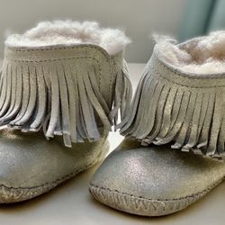 UGG cute toddler boots. Size 5. Leather upper, ship fur inside. Size