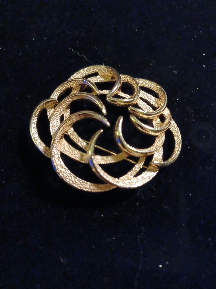 Sarah Coventry Signed Brooch