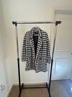Fashion Nova Black & White Houndstooth Coat – Size Medium
