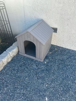 Medium dog house