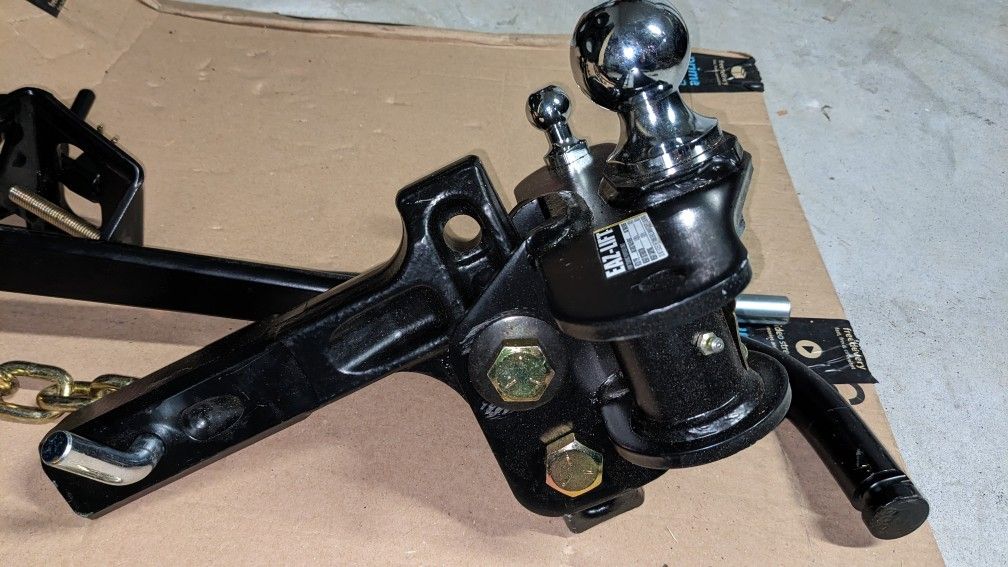 Never Used Camco EAZ Lift Weight Distribution Hitch 800lb Kit for Sale