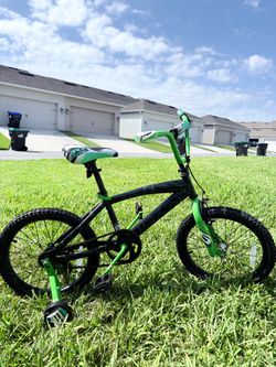 Dynacraft 18-Inch Boys’ Bike – Racer / BMX Style