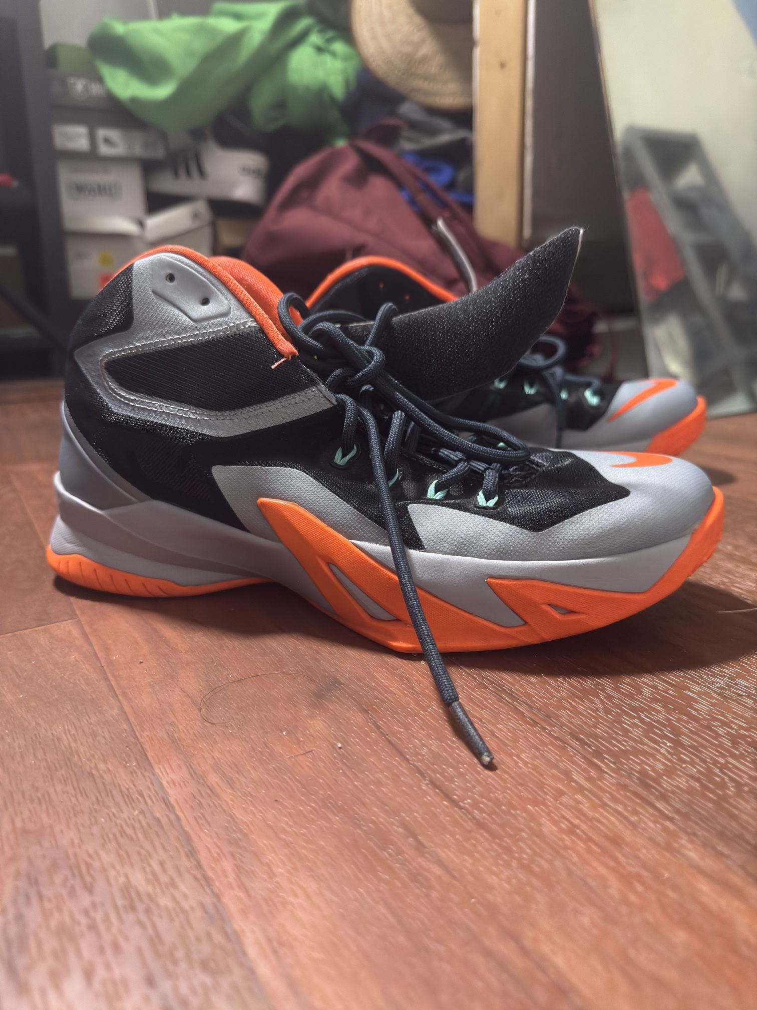 Nike LeBron Zoomer Soldier 8 (men Size 8)