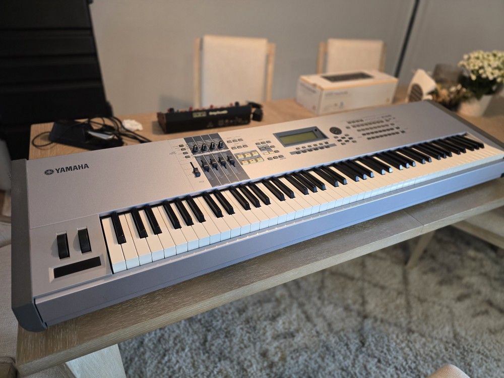 Yamaha Motif ES 8 Synthesizer + Extras!