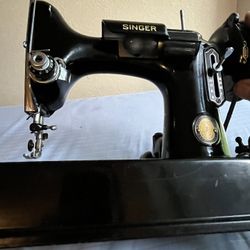 Singer Sewing Machine 