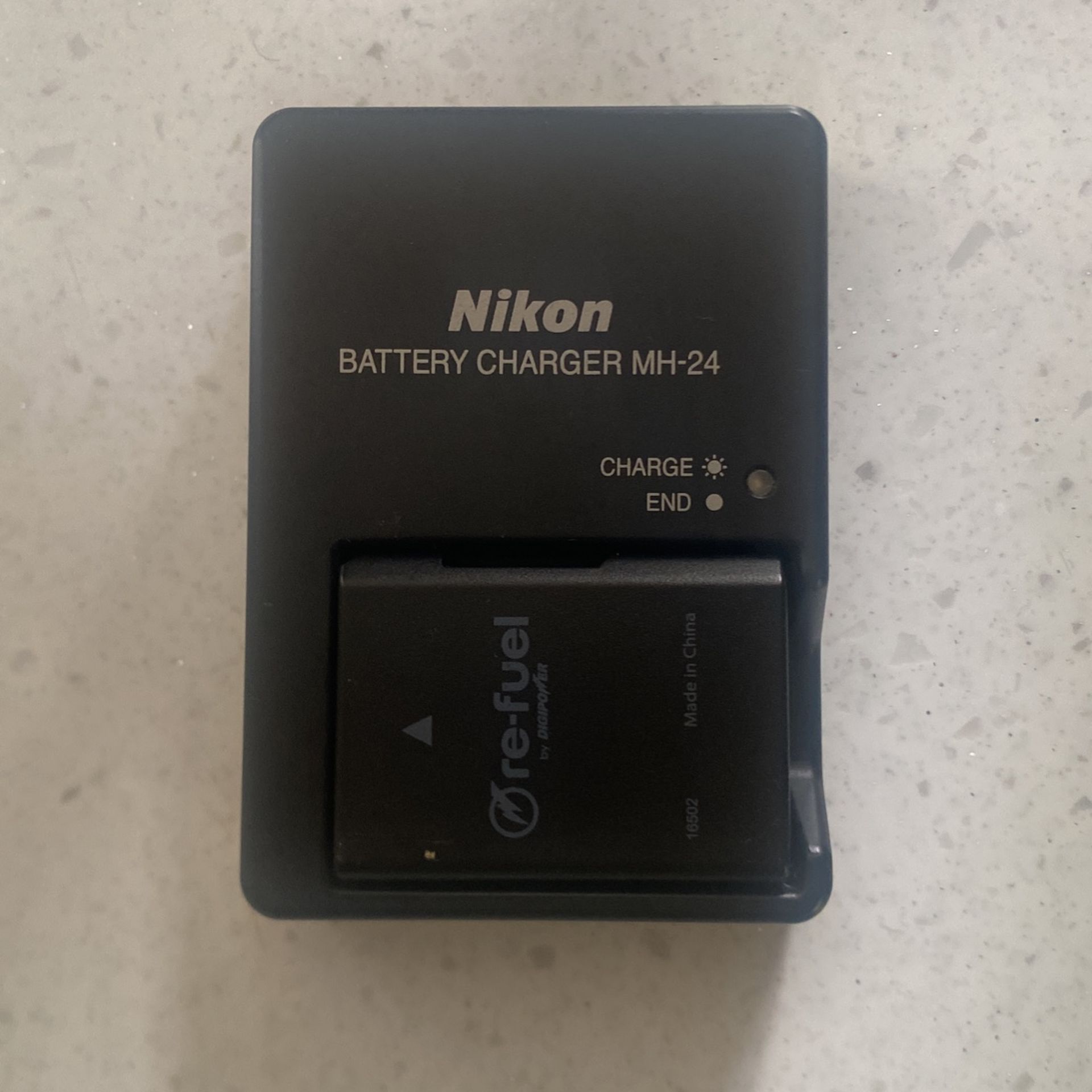 Nikon Camera Charger: MH 24