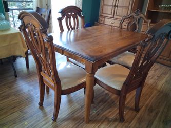Dining room table
