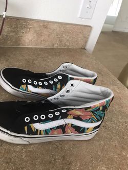 Vans in good condition my daughter wore only twice size 4