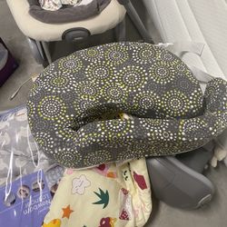 Breastfeeding Pillow Almost New 