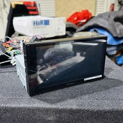 Pioneer - 6.8" - Wireless Android Auto and Apple CarPlay Bluetooth Digital Media (DM) Receiver Maestro Compatible HD Radio - Black