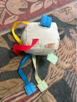 KiwiCo square pull string