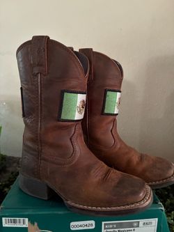 Boy boots