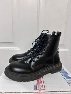 Women boots black