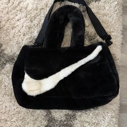 Nike faux Fur Weekender/mini Duffle 