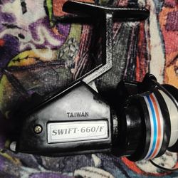 Vintage Swift Spinning Fishing Reel