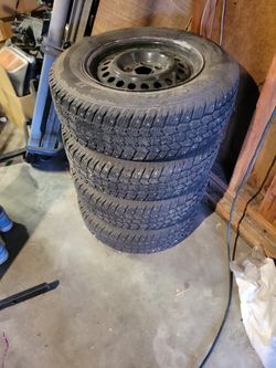 Studded Snow Tires 195/70R14