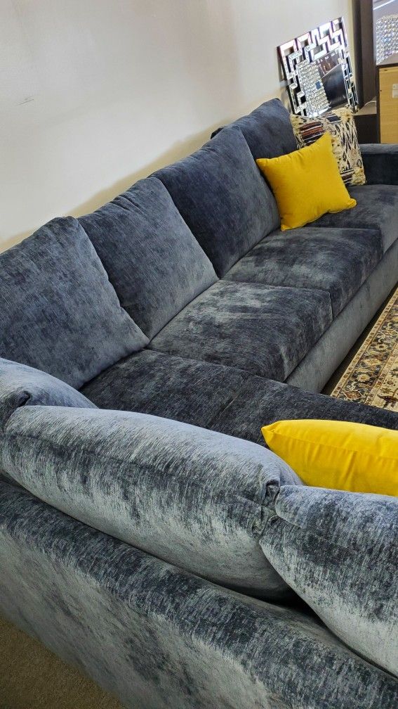 2pc Sectional, Brand New