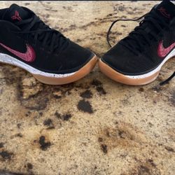 Nike Kobe Low-Top Basketball Sneakers