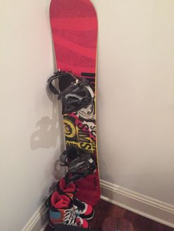 Simms quest 51 snow board with size 10 boots