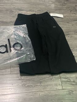 Alo sweats uncuffed size Medium