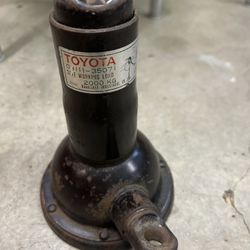 Toyota Jack In Excellent Working Condition Only $20!!!