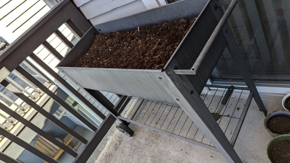 elevated planter raised garden bed with costco miracle-gro soil
