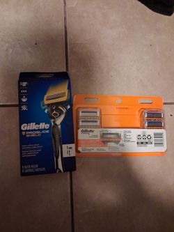 Gillette fusion proglide handle + 12 Cartridge pack