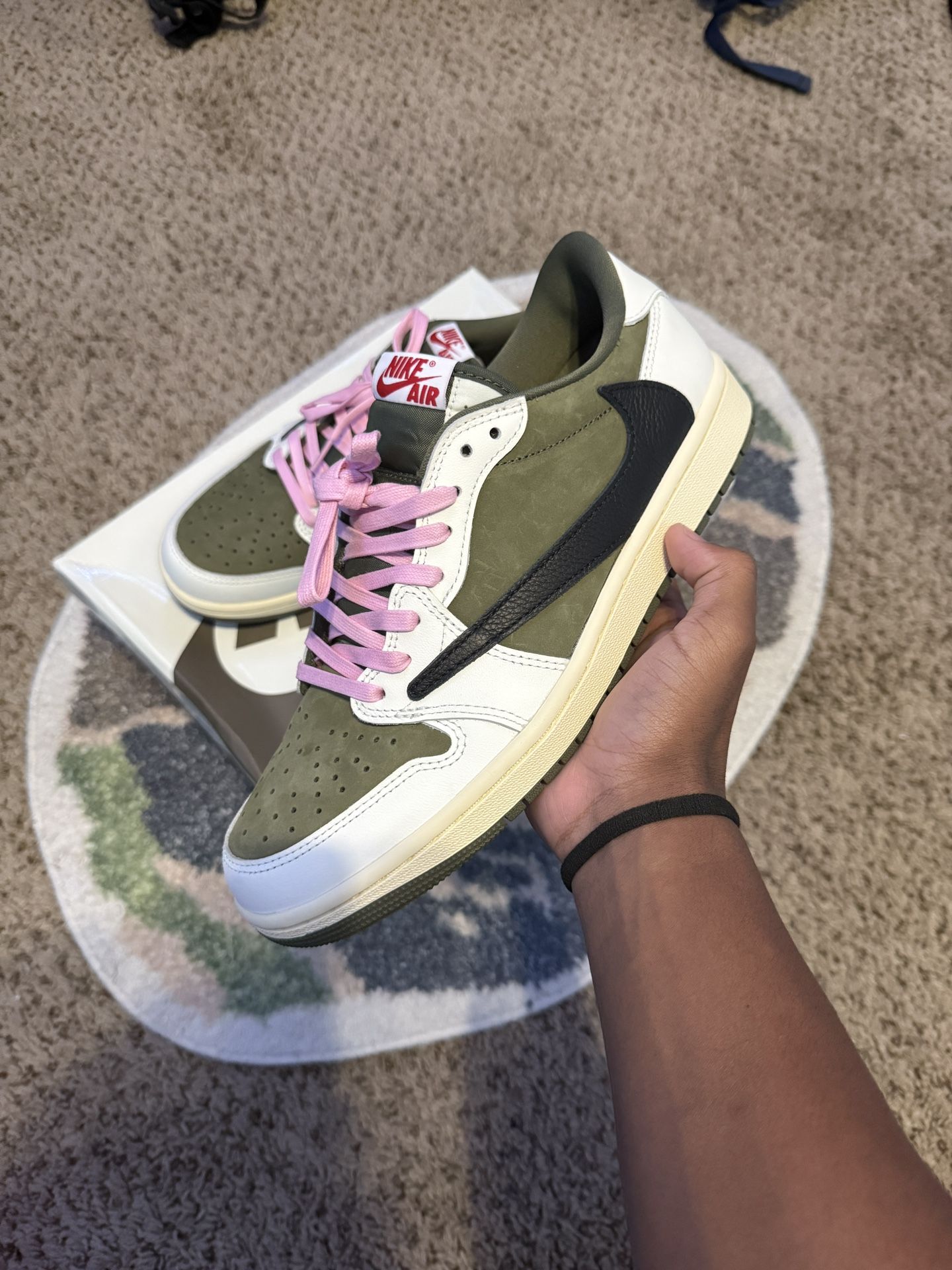 Travis Scott reverse olive Air Jordan 1