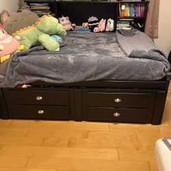 Full Side Black Wood Bookcase Corner Bed With Twin Trundle | Captain | Shelves