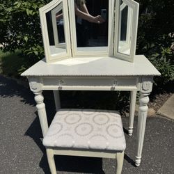 Girl’s Vanity