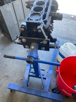 Engine holder