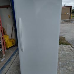 20 Cu Upright Freezer For Sale