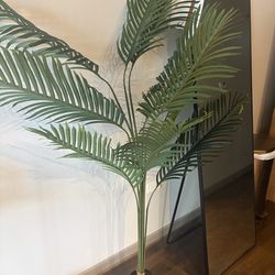 2 Artificial Areca Palm Trees (5ft) – Modern Decor – Like New