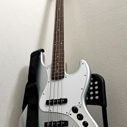 Fender Squier Jazz Bass + Fender Amp