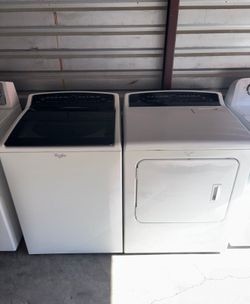 White Whirlpool Washer And Electric Dryer Matching Set