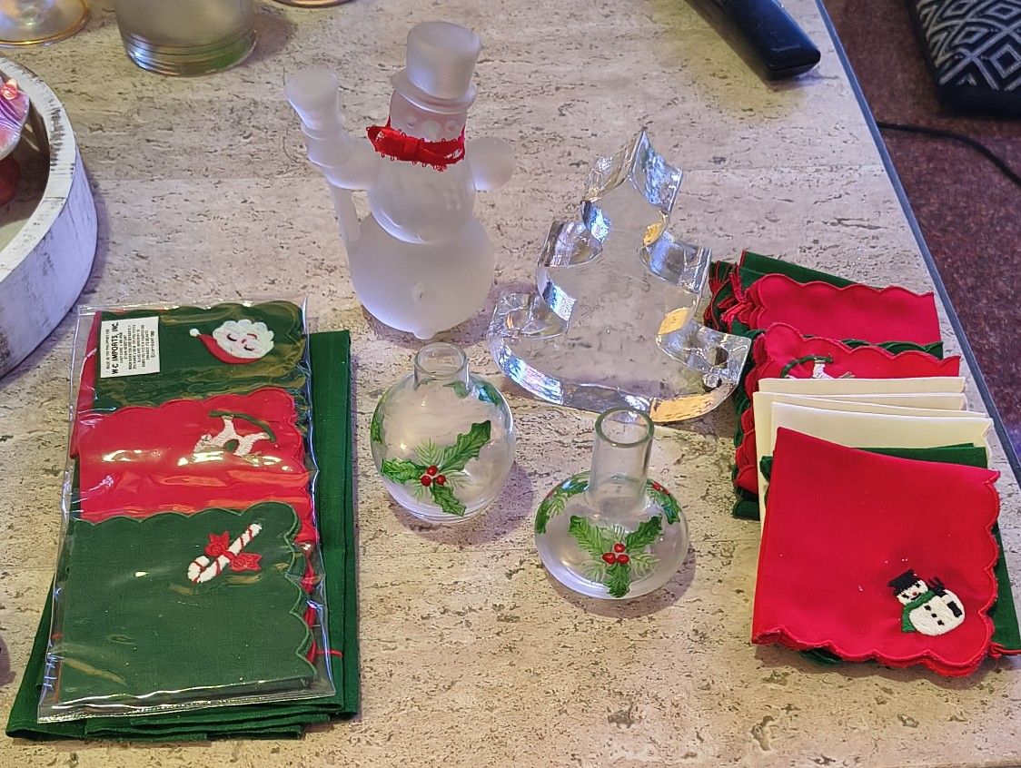 Vintage Christmas Decor And Napkins