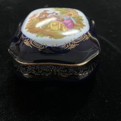 Limoges Castel 22k Gold Trinket Box France