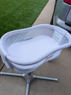 Halo swivel bassinet